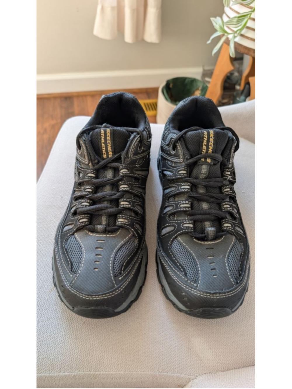 Men's Skechers Black & Gray Athletic Shoes Size 9